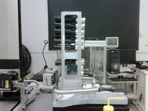 Structure d’aluminium avec simulateurs de télescope